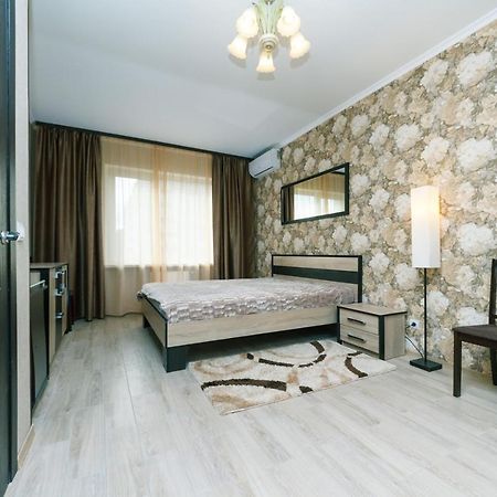 Poznyaky Apartments Patriotika Kiev Esterno foto