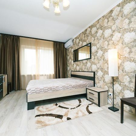 Poznyaky Apartments Patriotika Kiev Esterno foto