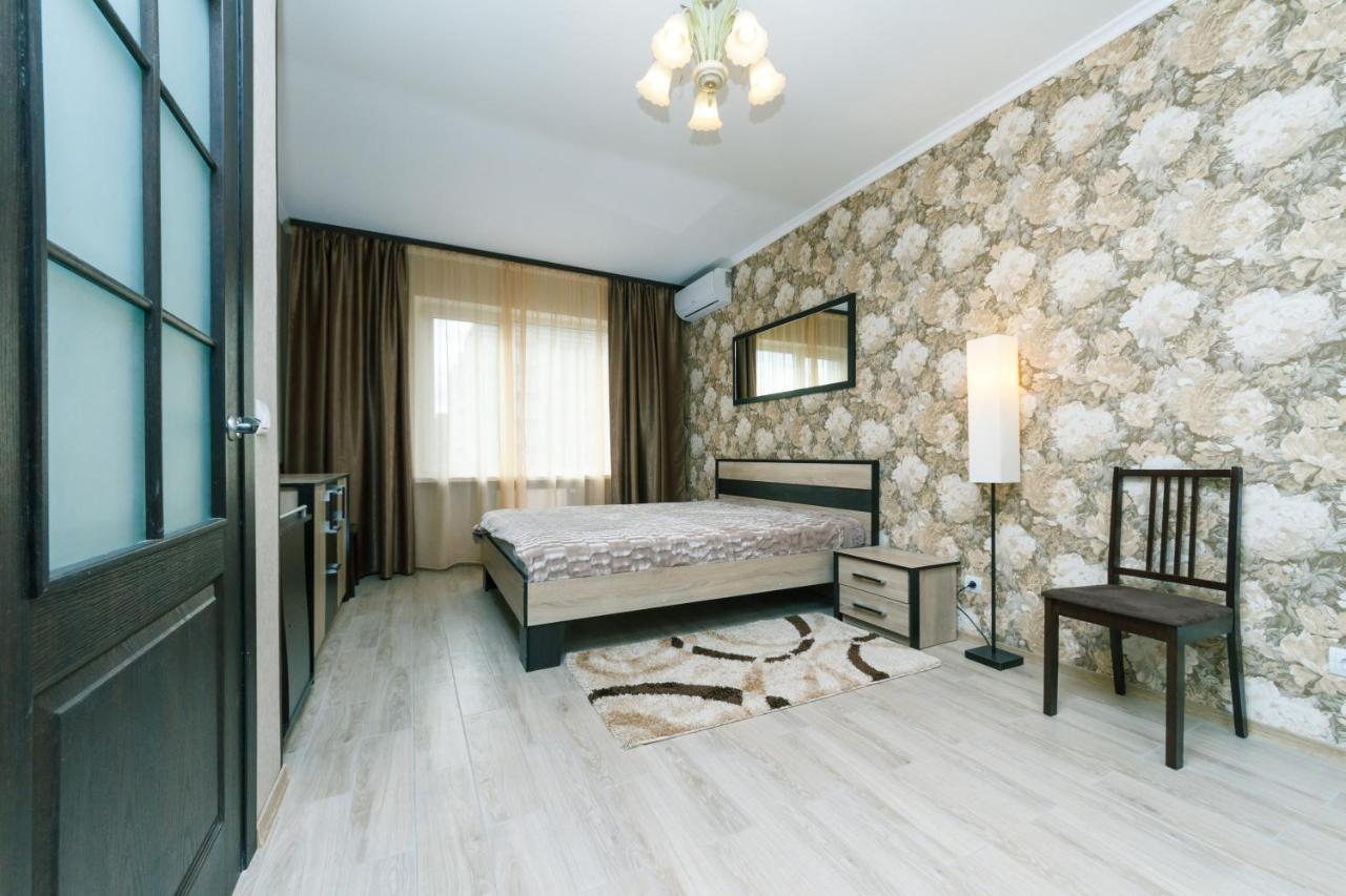 Poznyaky Apartments Patriotika Kiev Esterno foto