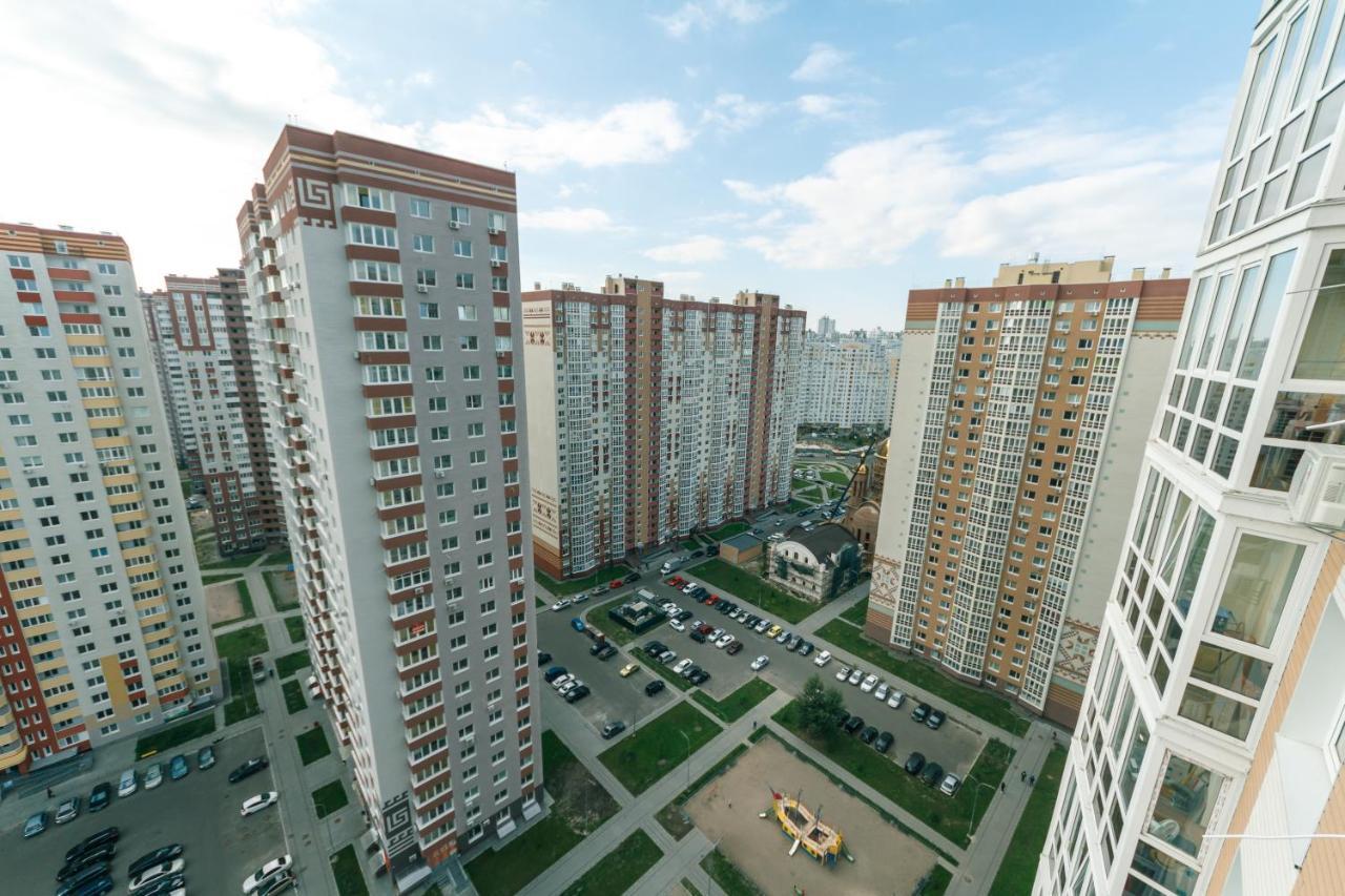 Poznyaky Apartments Patriotika Kiev Esterno foto