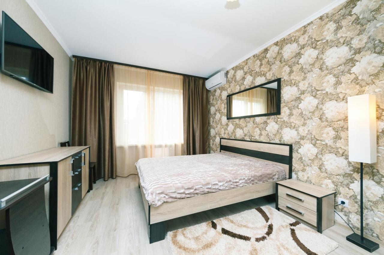 Poznyaky Apartments Patriotika Kiev Esterno foto